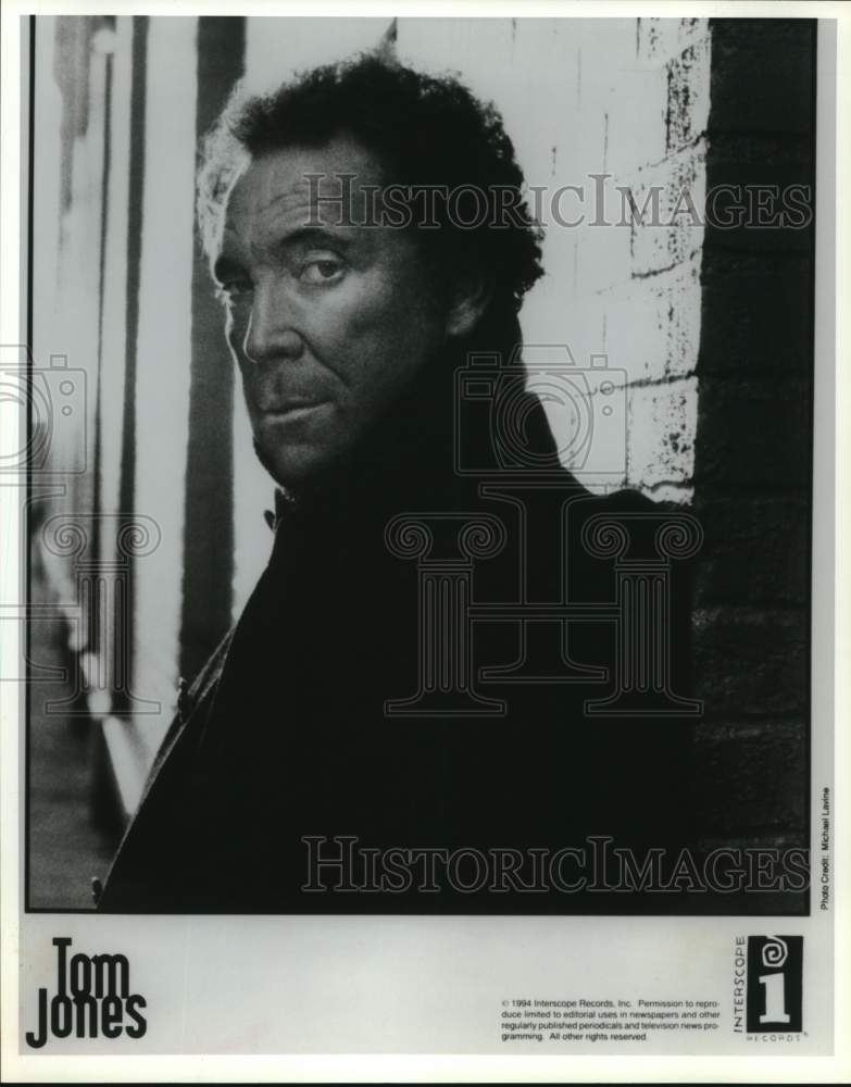 1994 Press Photo Singer Tom Jones - syp48899- Historic Images