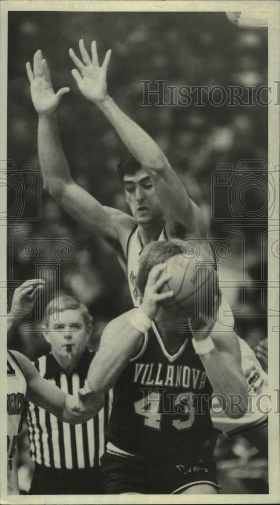 1986 Press Photo Syracuse U basketball player Rony Seikaly plays defense- Historic Images