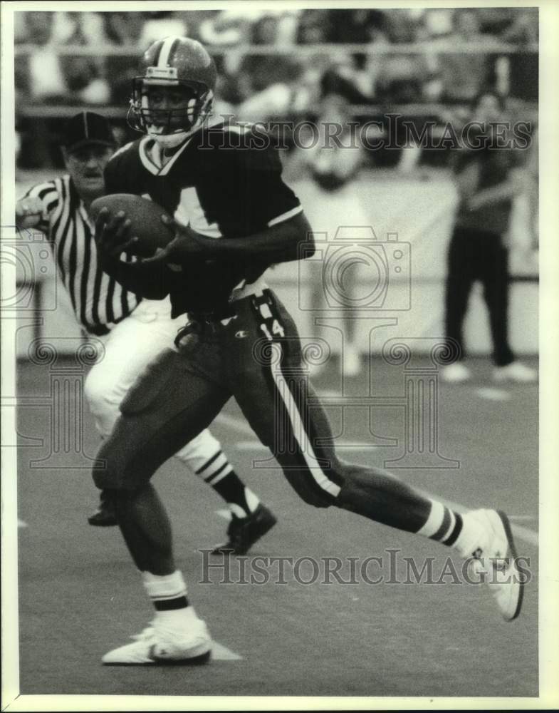 1988 Press Photo Syracuse U football wide receiver Rob Moore catches pass for TD- Historic Images