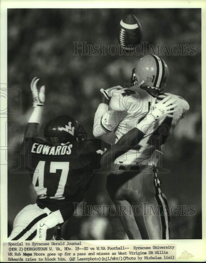 1988 Press Photo Syracuse U football wide receiver Rob Moore attempts catch- Historic Images