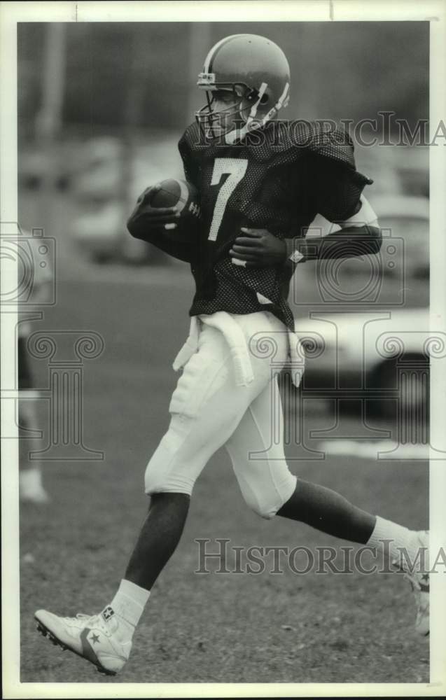 1990 Press Photo Syracuse football wide receiver Rob Carpenter runs in practice- Historic Images