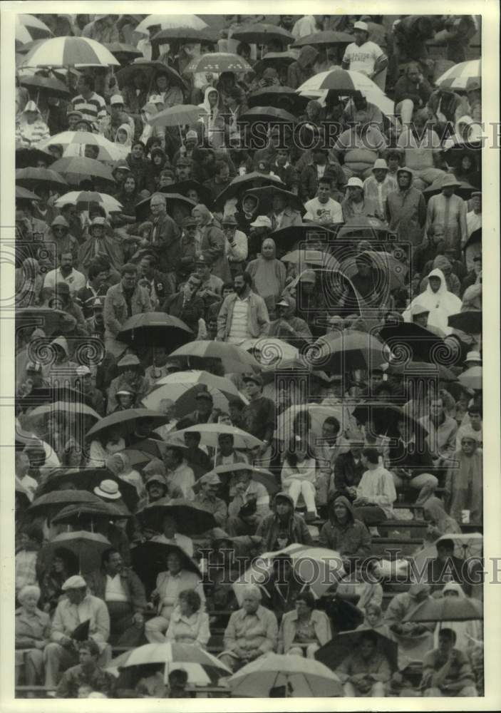 1987 Press Photo Syracuse U football fans hold umbrellas in stands at Rutgers- Historic Images