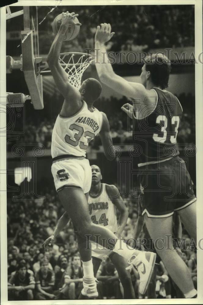 1987 Press Photo Syracuse University basketball player Herman Harried dunks ball- Historic Images