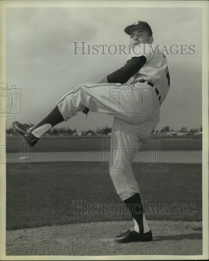 1964 Press Photo Johnny Ison, Syracuse Chiefs baseball player, New York- Historic Images