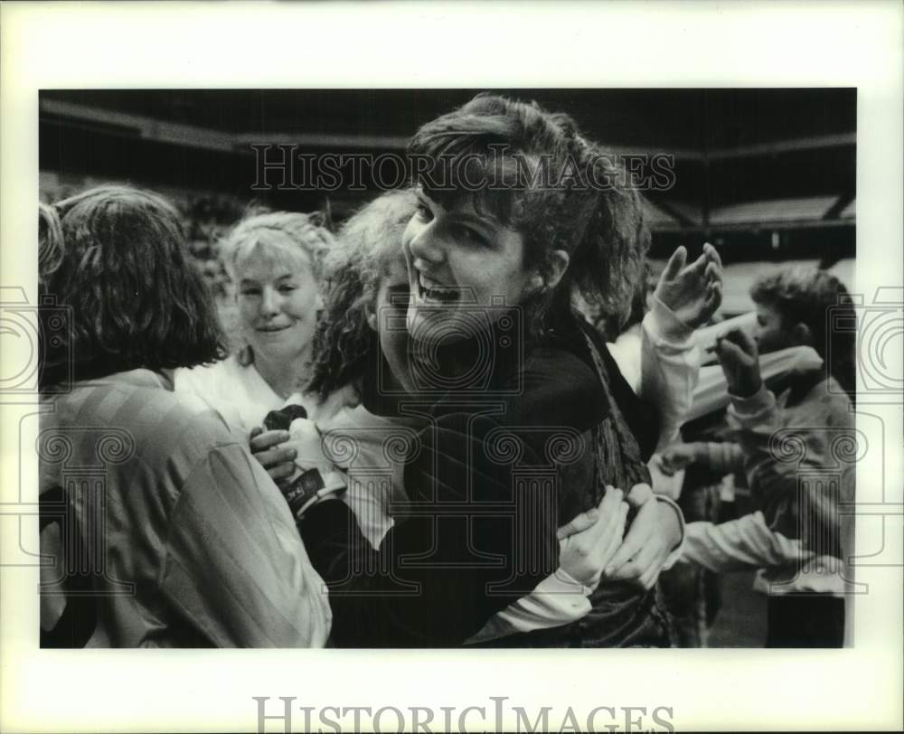 1989 Press Photo West Genesee vs ES-M girls soccer, New York - sys05246- Historic Images