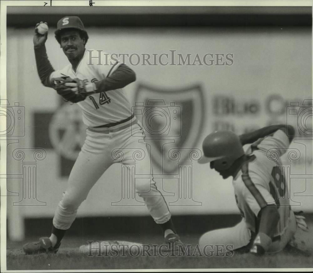 1986 Press Photo Alex Infante forces out Randy Milligan at second base, New York- Historic Images