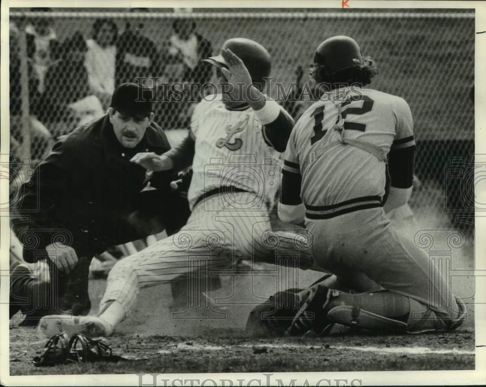 1983 Press Photo LeMoyne baseball player Nick Berghela slides into home plate- Historic Images