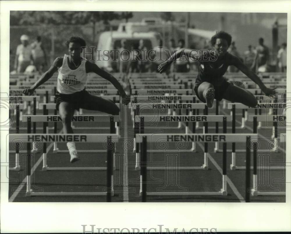 1987 Press Photo Intermediate girls 100m Hurdles winners, New York - sys05398- Historic Images