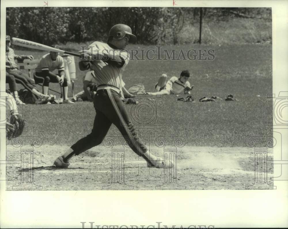 Press Photo LeMoyne College baseball player Jeff Seabury swings at pitch- Historic Images