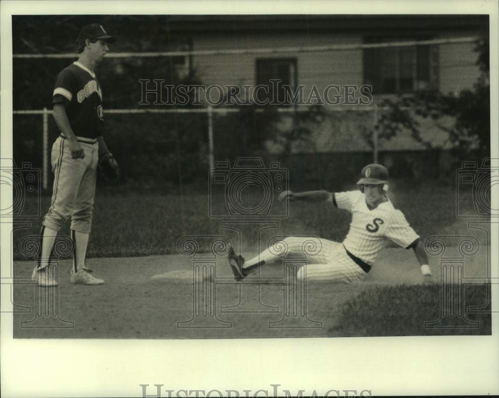 1987 Press Photo Mike Moshier slides into second against Cortland, New Yor- Historic Images