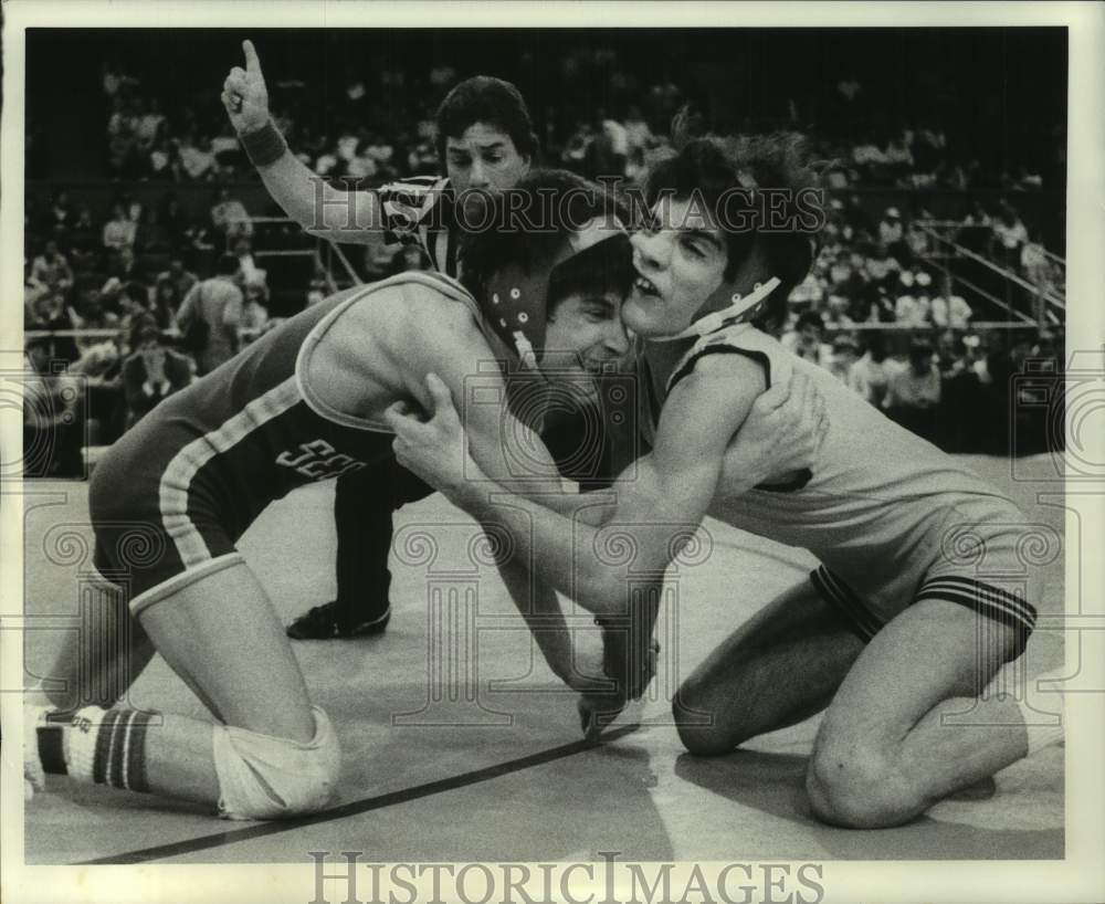 1984 Press Photo Baldwinsville High Wrestler Junior Loffreddo Wins Match- Historic Images