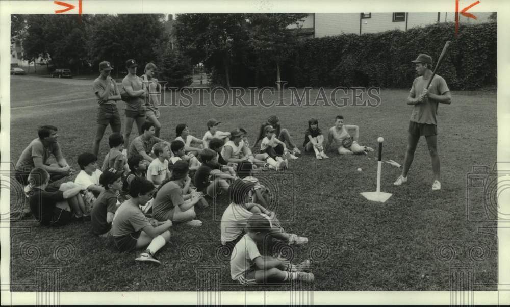 1986 Press Photo Northwest Recreation Program Baseball Clinic, New York- Historic Images