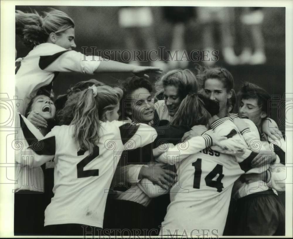 1990 Press Photo Skaneateles girls soccer team wins Metro Championship, New York- Historic Images