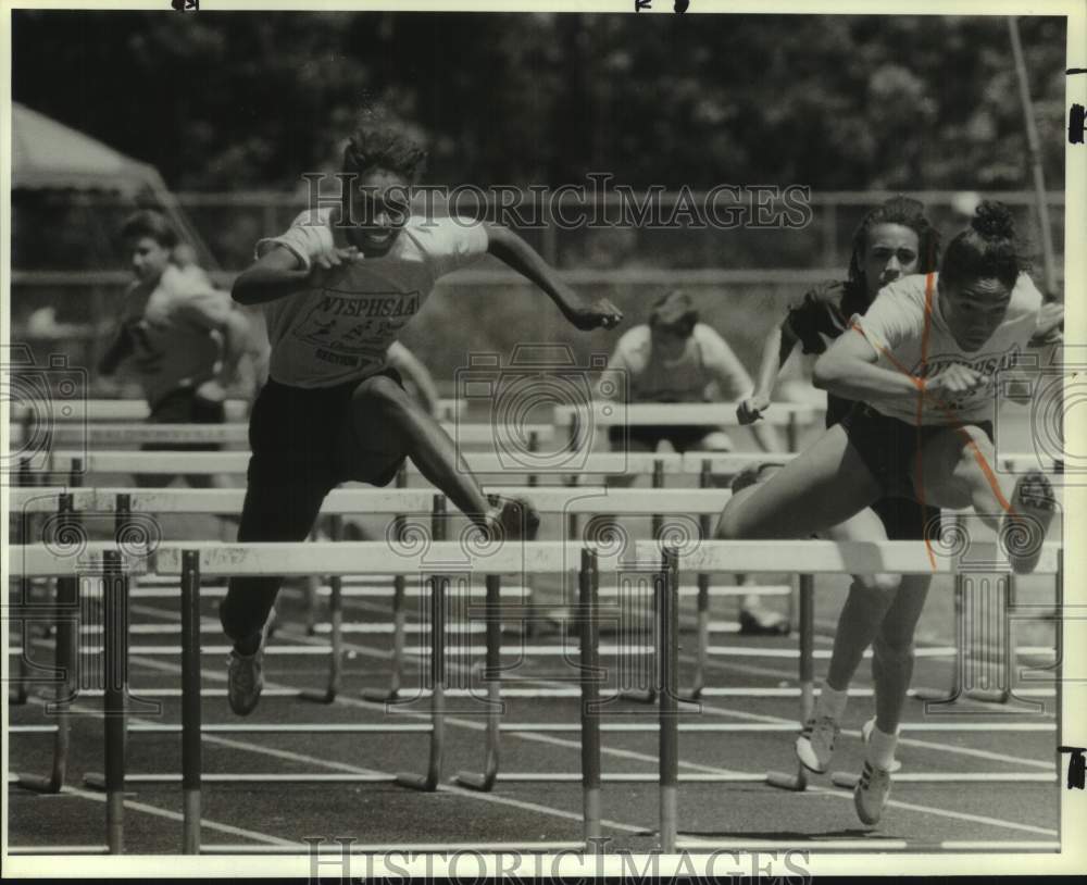 1988 Press Photo Nottingham High Runner Alison Dupree Races in State Track Meet- Historic Images
