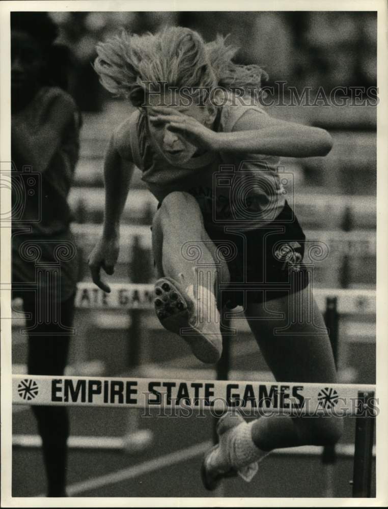 1983 Press Photo Kathy Golden in 100 Hurdles at Empire State Games in New York- Historic Images