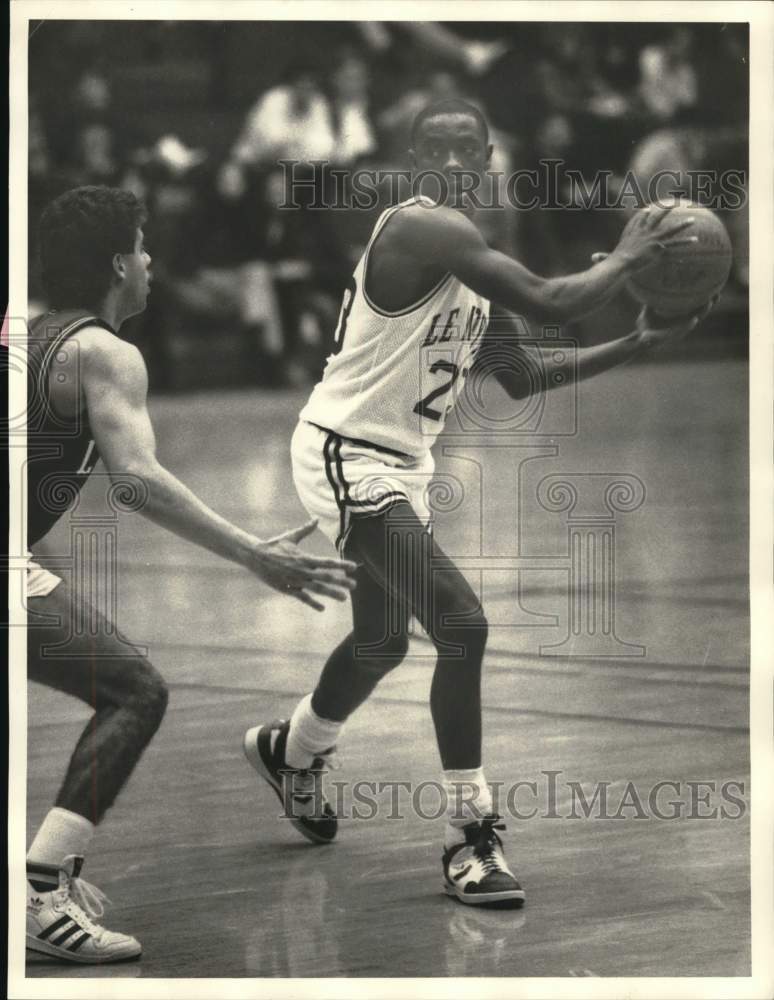 1987 Press Photo Russell Barnes, LeMoyne Basketball Player at Mercyhurst Game- Historic Images