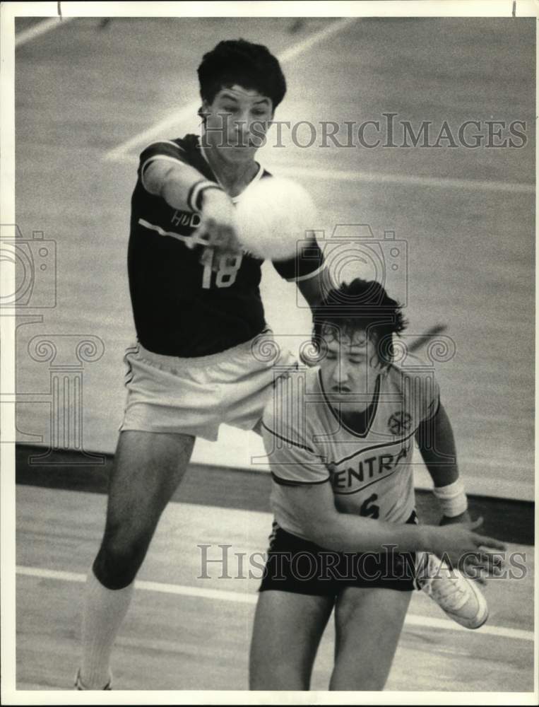 1984 Press Photo Dave Decaire of Hudson Valley and Tony Noto in Handball Game- Historic Images