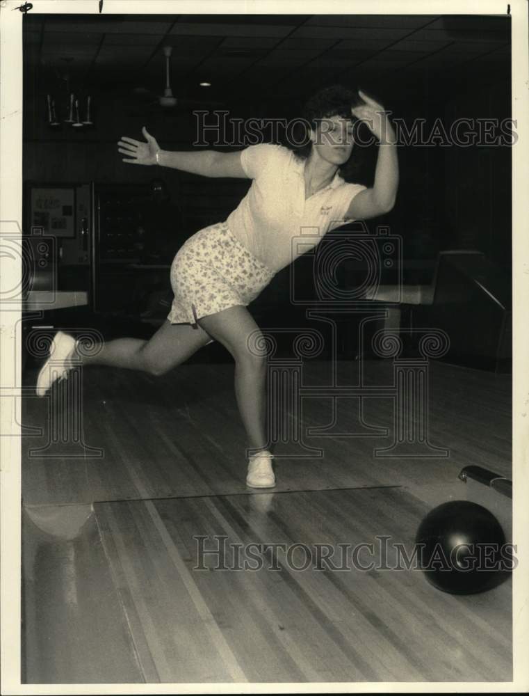 1987 Press Photo Bowler Aleta Sill at Flamingo Lanes Professional Tournament- Historic Images