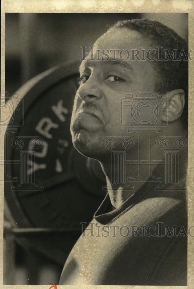 1985 Press Photo Rance Davis lifts Weights - sys05910- Historic Images