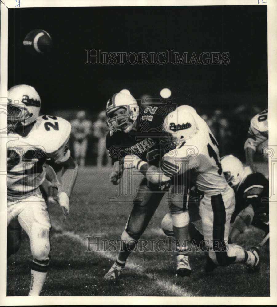 1987 Press Photo Liverpool High School Quarterback at Game with Bingham- Historic Images