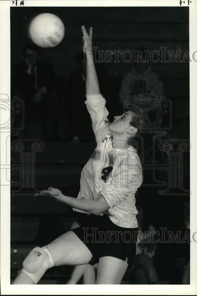 1990 Press Photo Westhill High School Volleyball Player Karen Fox Spikes Ball- Historic Images