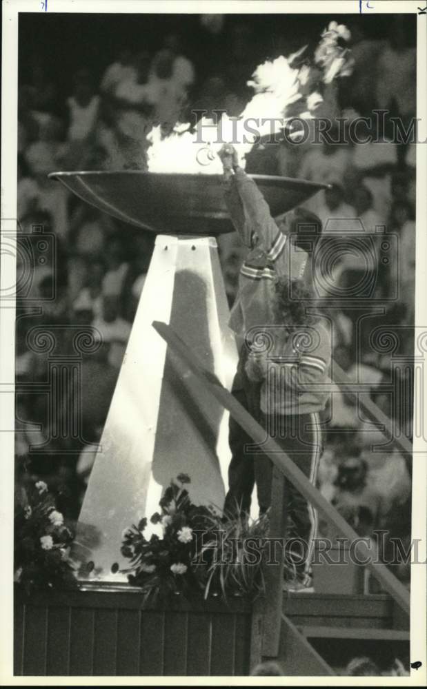 1988 Press Photo Kent Sulfi and Barbara Haynes Light Empire State Games Torch- Historic Images