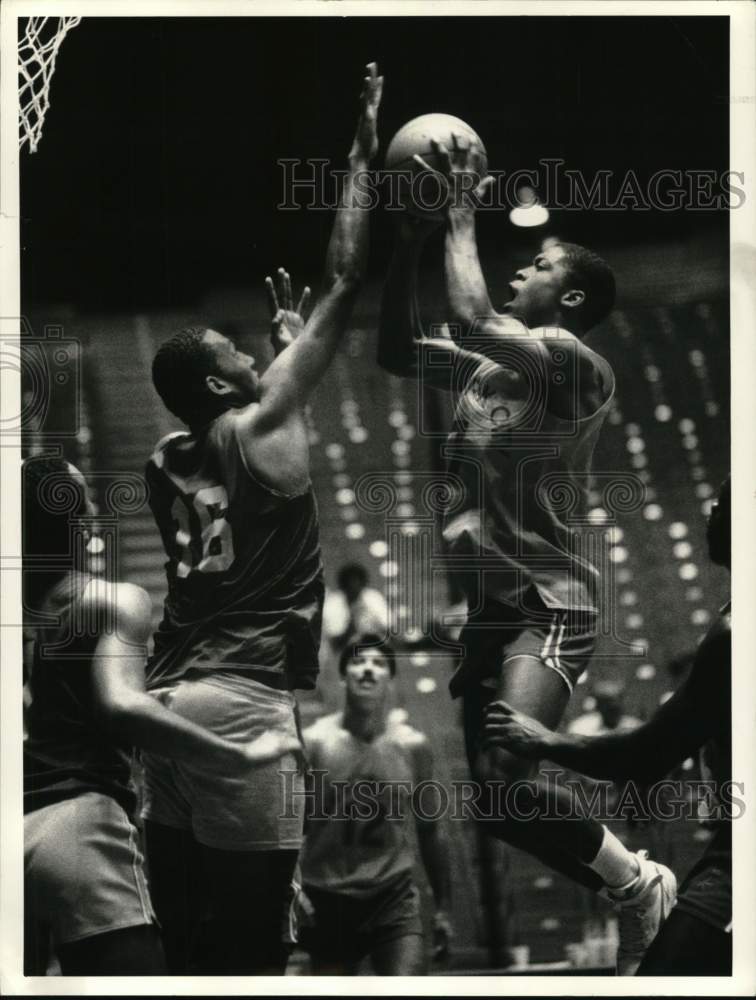 1987 Press Photo Basketball Player Rodney Strickland at Empire State Games- Historic Images