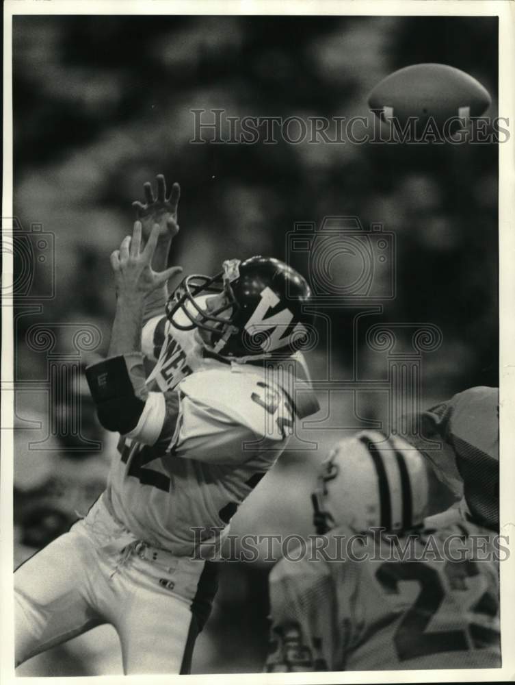 Press Photo West Hill Football Player Colin Linehan misses pass in Game- Historic Images