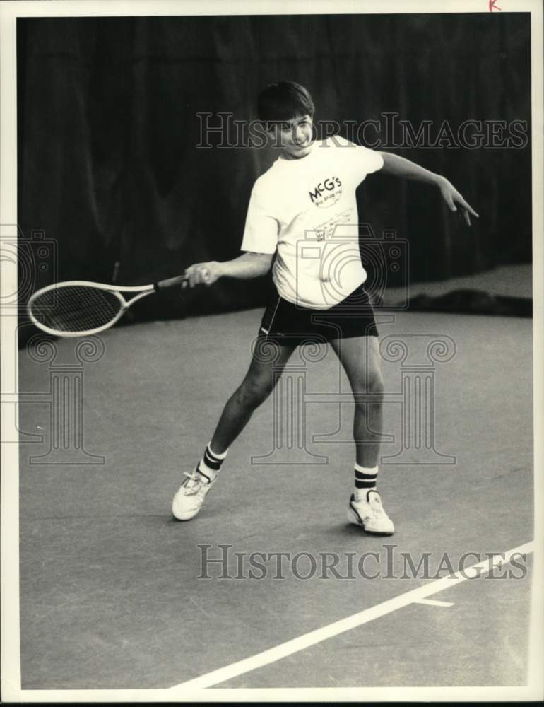 1988 Press Photo Andy Davoli plays Tennis at Sundown East Tennis Club, New York- Historic Images