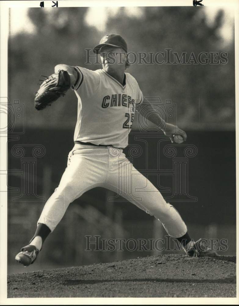 1988 Press Photo Syracuse Chiefs Pitcher #25 Steve Davis on the Mound- Historic Images