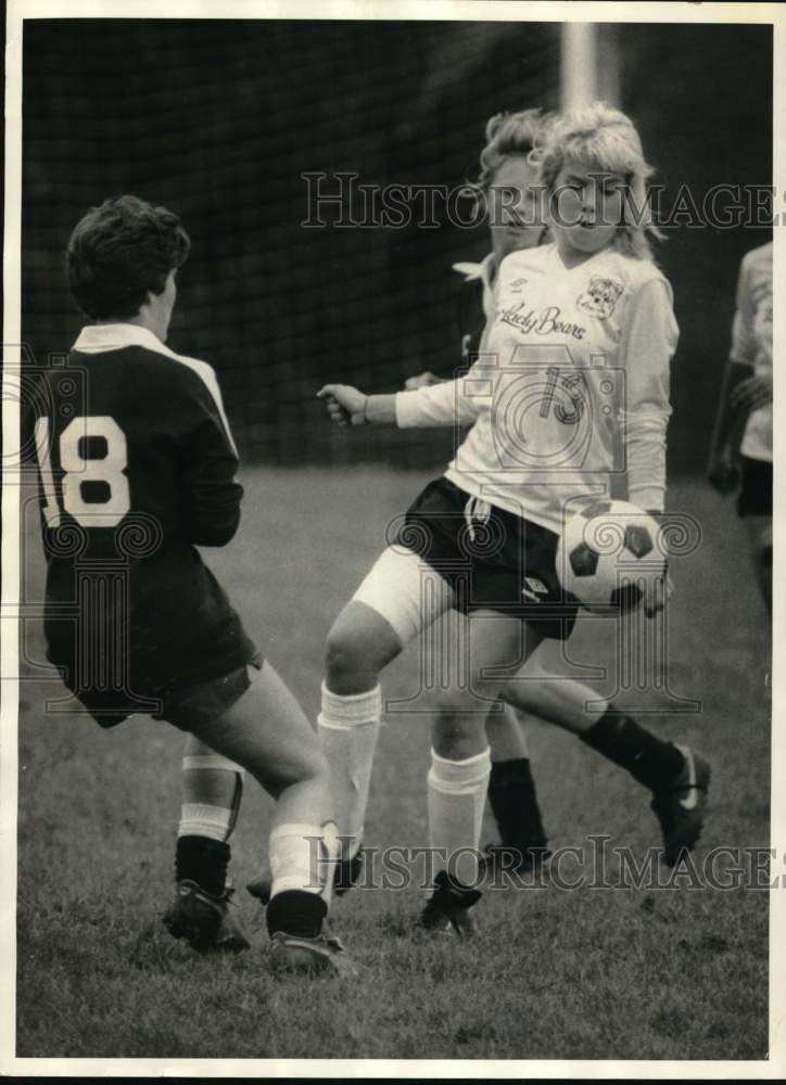 1985 Press Photo Chittenango vs Clinton girls soccer, New York - sys06631- Historic Images