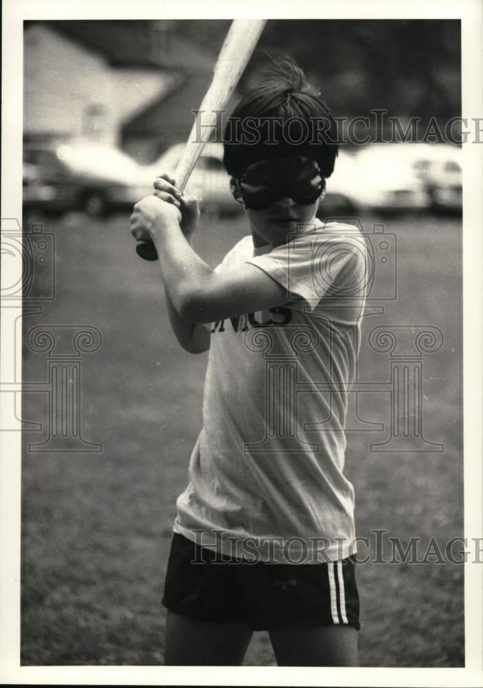 1987 Press Photo Steve Clark prepares to bat, blindfolded for &quot;Beeperball&quot; game- Historic Images