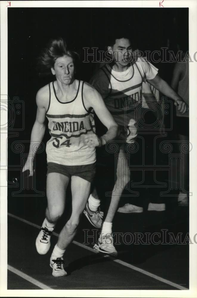 1990 Press Photo Eric Lawrence and Al Tom in 400 Meter Relay, Manley Fieldhouse- Historic Images