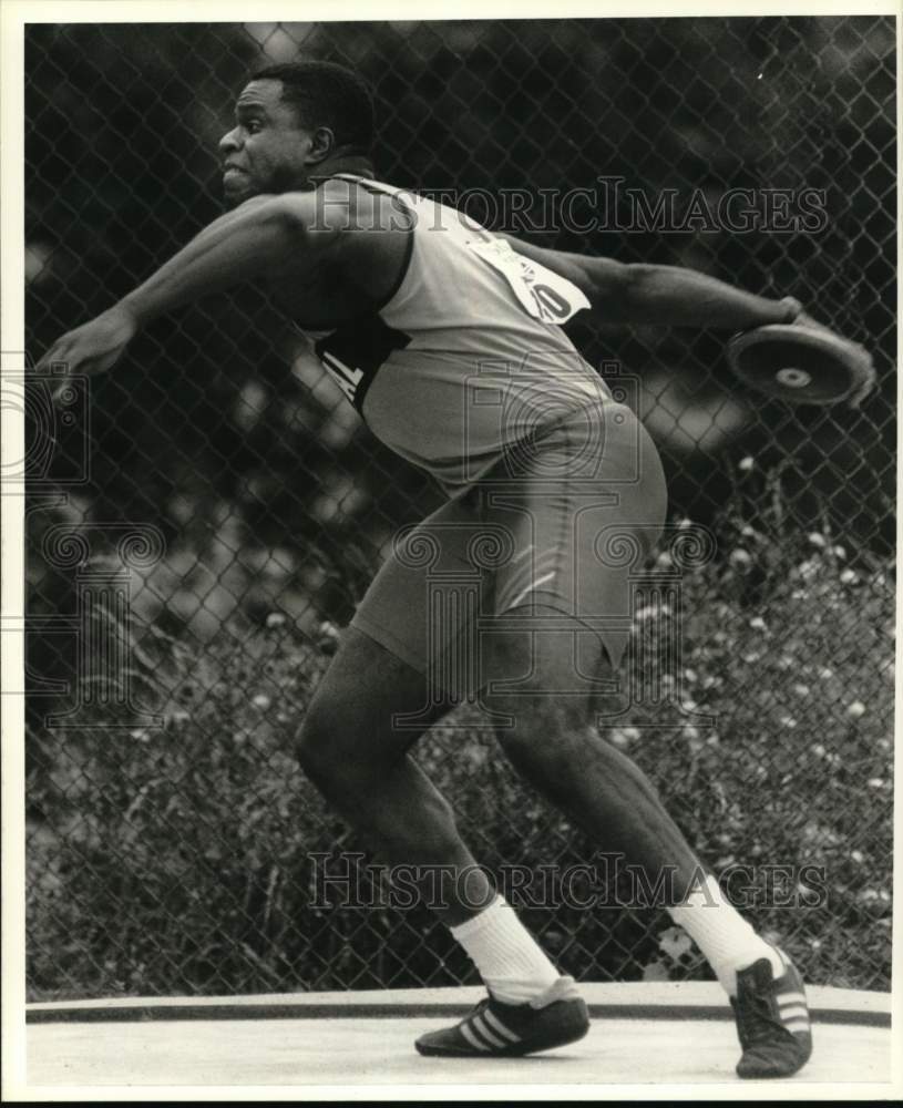 1988 Press Photo Tony Washington in Discus Throw at the Empire State Games- Historic Images