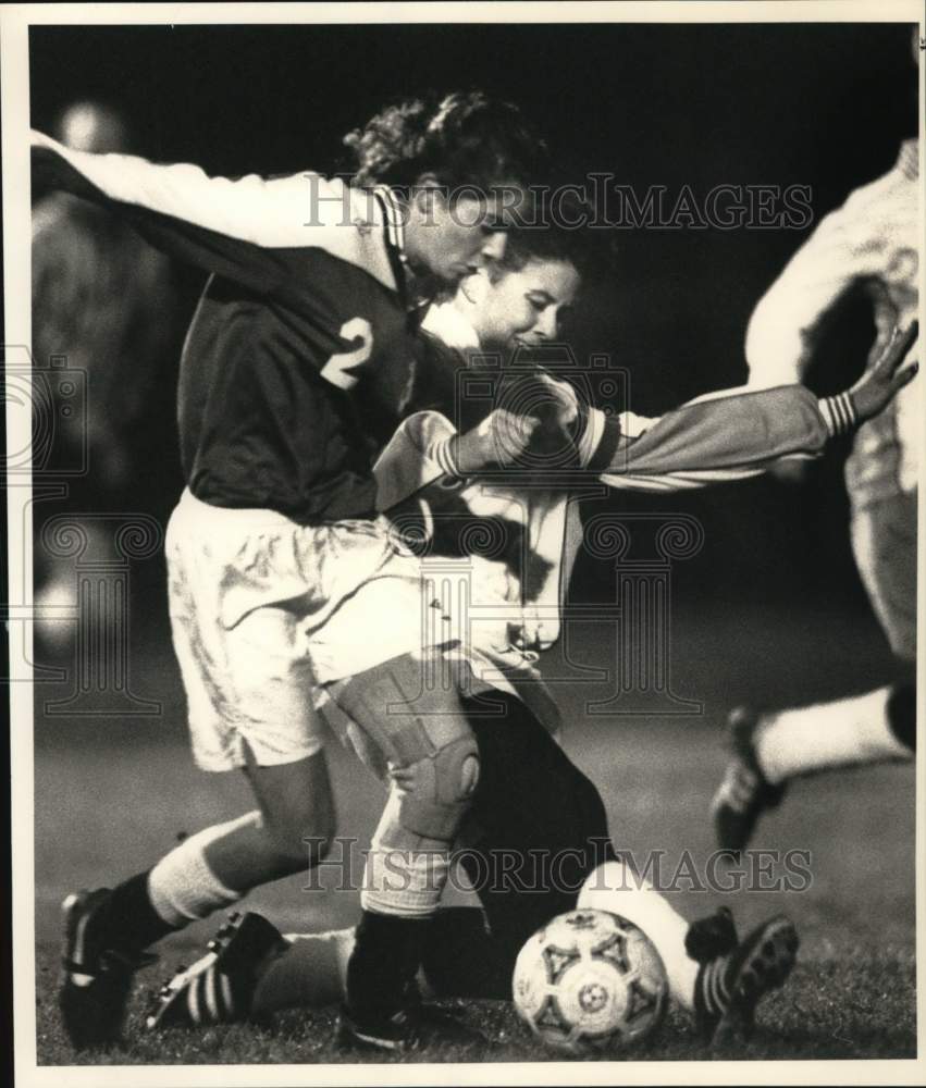 1990 Press Photo Burnt Hills Soccer Player Sue Flynn at East Syracuse-Minoa Game- Historic Images