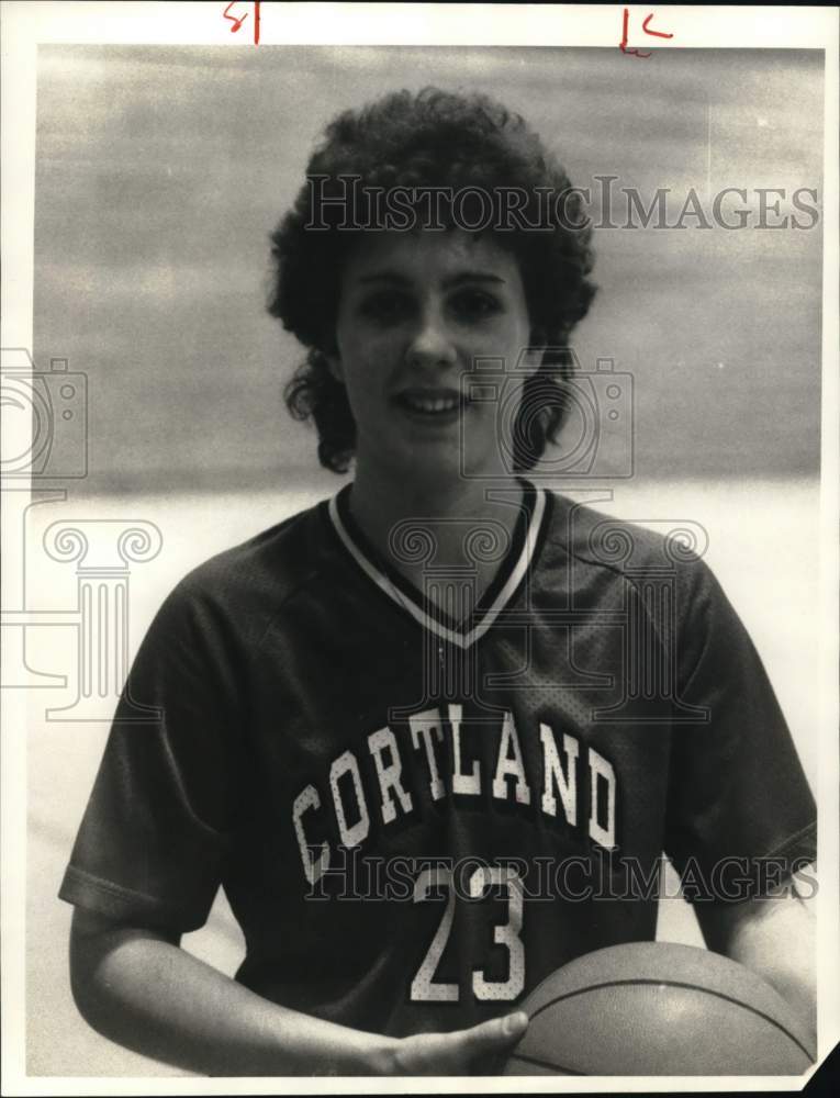 1987 Press Photo Cortland State basketball guard Sue Smithers holds ball- Historic Images