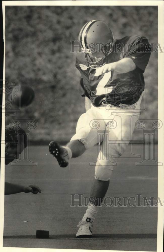 1988 Press Photo Kevin Greene, Syracuse University Football Player at Practice- Historic Images