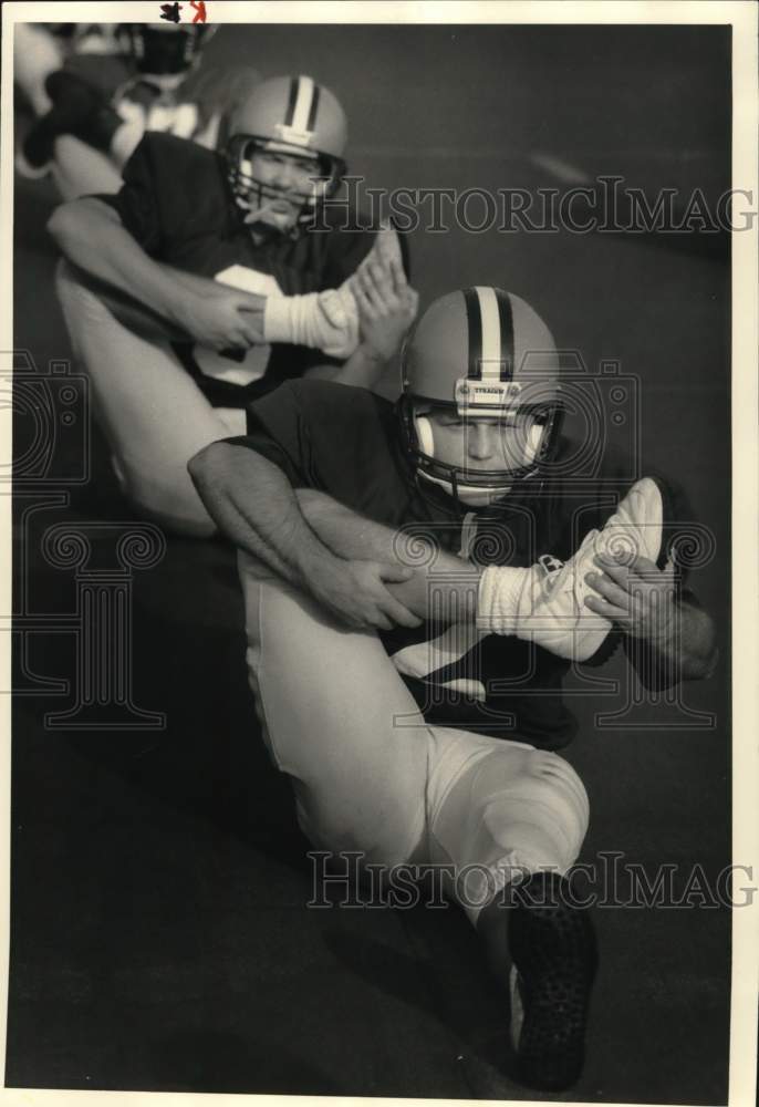 1988 Press Photo Syracuse University Football Players Stretching at Practice- Historic Images