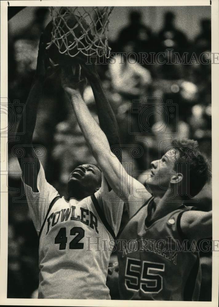 1988 Press Photo Fowler's Anthony Harvey Grabs Rebound by Nottingham's Dan White- Historic Images