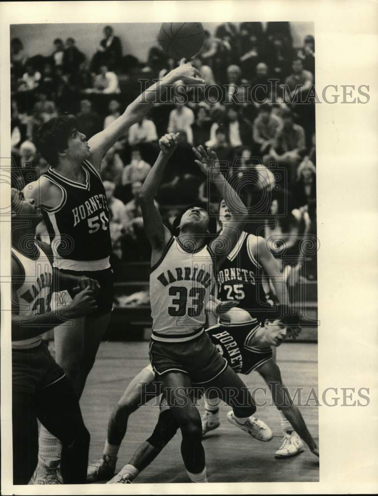 1984 Press Photo Liverpool&#39;s Basketball Team Fights Against Fayetteville-Manlius- Historic Images