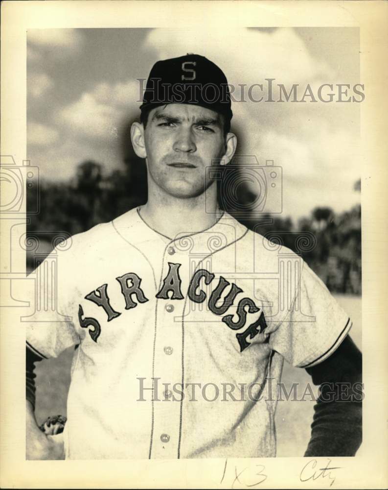 Press Photo Syracuse Chiefs baseball player Gene Snyder poses for photo- Historic Images