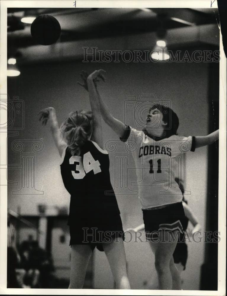 1984 Press Photo Skaneatles basketball player Karri Hughes #34 has shot blocked- Historic Images