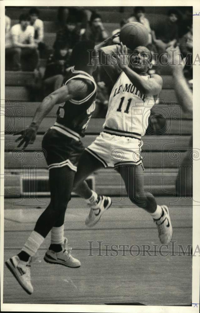 1987 Press Photo LeMoyne College basketball player Walter Hill goes up for shot- Historic Images