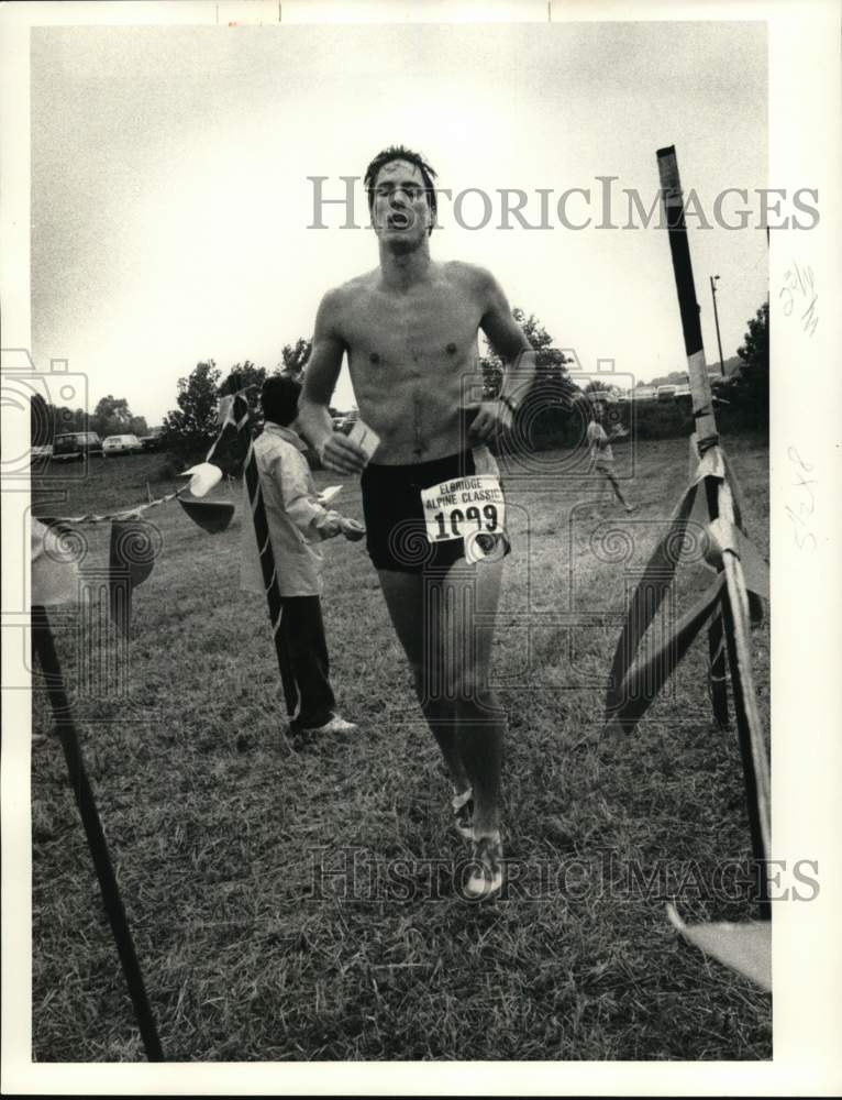 1987 Press Photo Runner Mark Donnelly of E Syracuse won Elbridge Alpine Classic- Historic Images
