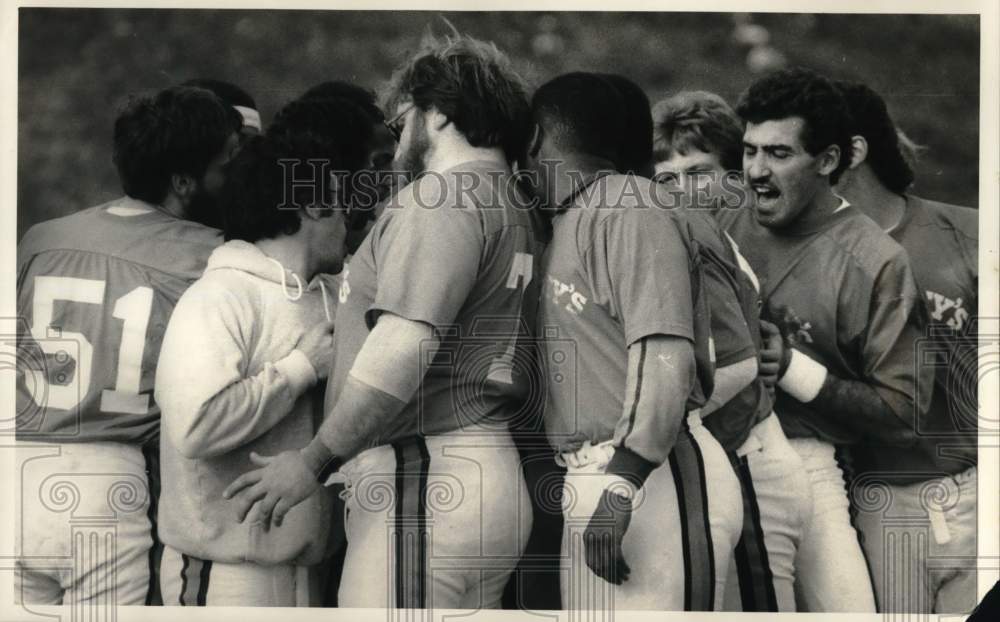 1983 Press Photo The Catch touch football team huddles before title game- Historic Images