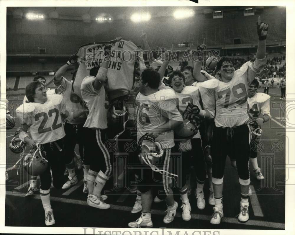 1985 Press Photo Rome Free Academy football players celebrate Class AA victory- Historic Images