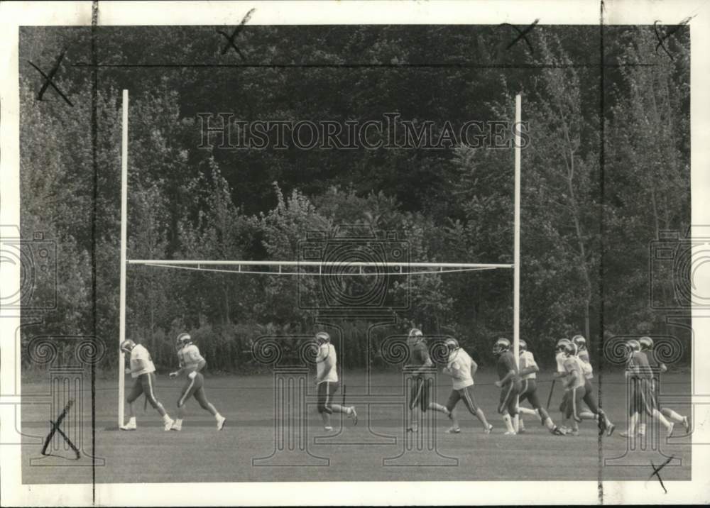 1986 Press Photo Hamilton High School pre-season football drills - sys07287- Historic Images