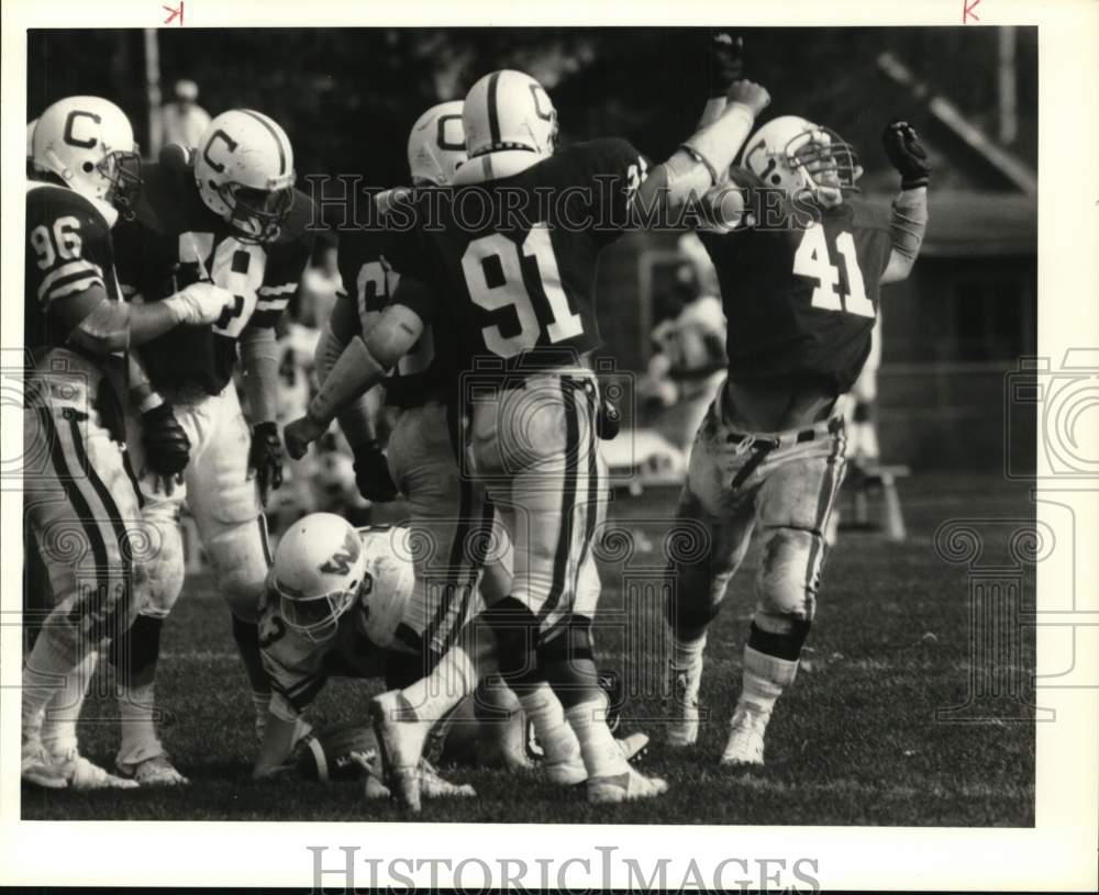 1988 Press Photo Cortland State football linebacker Bob Keith 41 celebrates sack- Historic Images