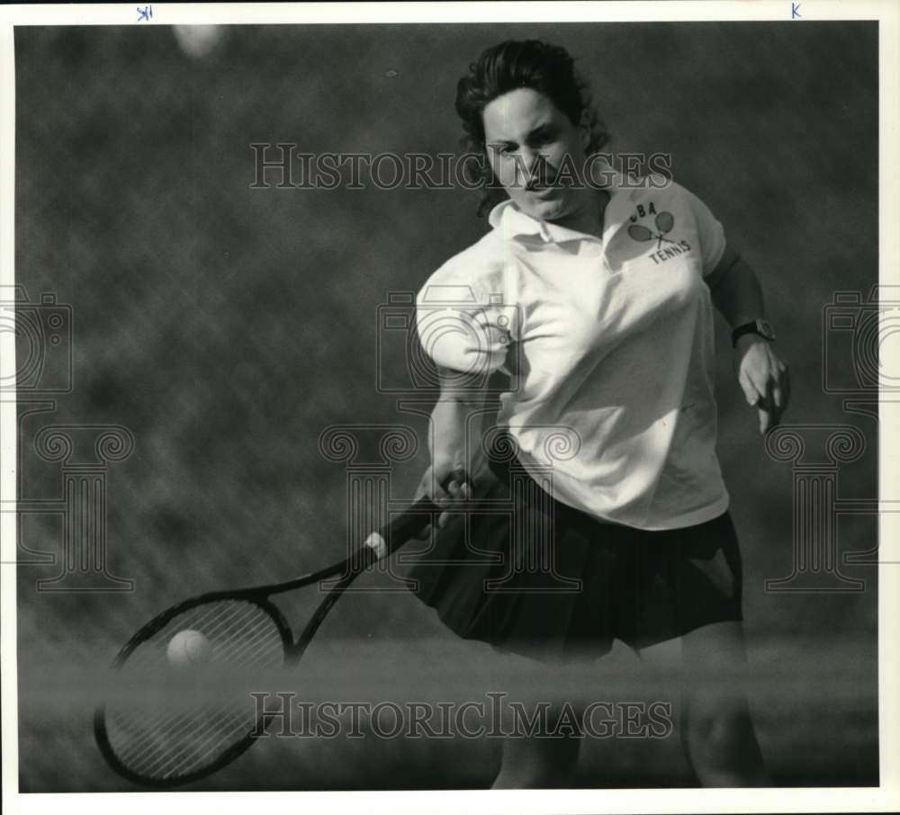 1990 Press Photo CBA tennis player Roselinda Barbuto hits ball in match- Historic Images