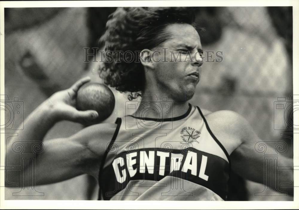 1988 Press Photo Central track athlete Randy Williams throws shot put at ESG- Historic Images